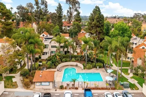 Vista, CA 92083,367 N Melrose DR #D