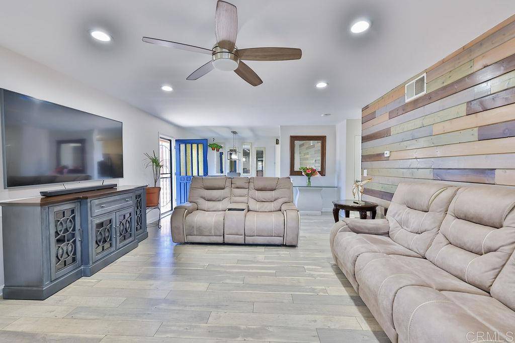 559 Oakdale LN #D, El Cajon, CA 92021