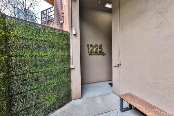 San Diego, CA 92101,1225 Island #315