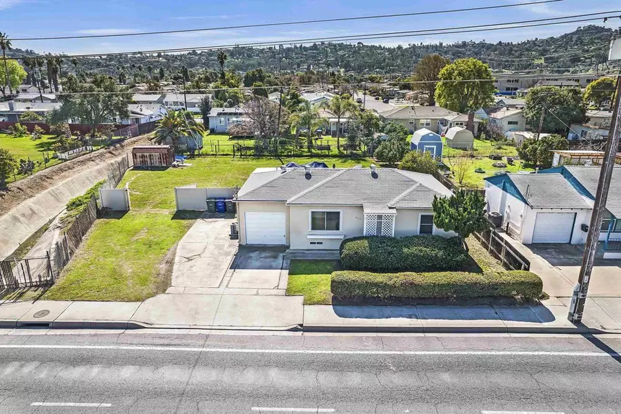 527 W Washington AVE, El Cajon, CA 92020