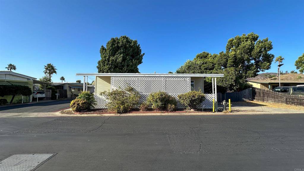 El Cajon, CA 92021,400 Greenfield DR #SPC 123