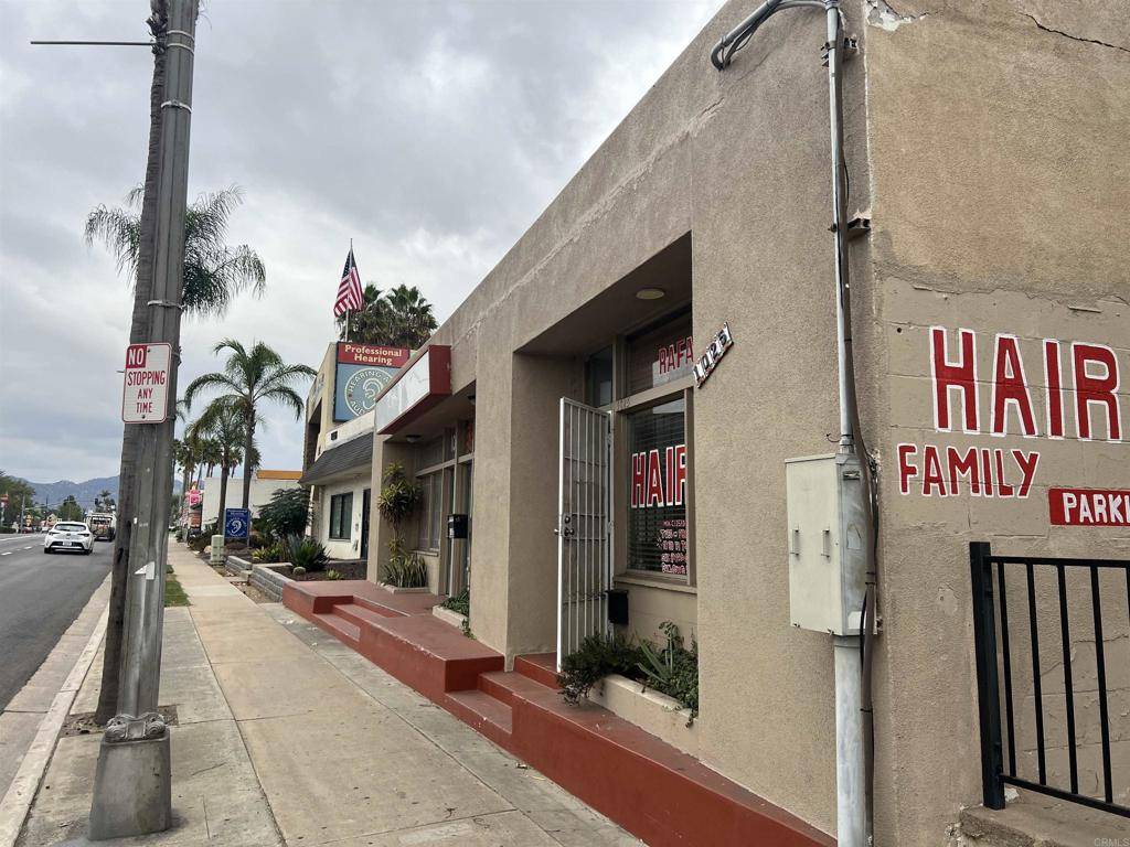 Escondido, CA 92025,1025 E Valley Pkwy