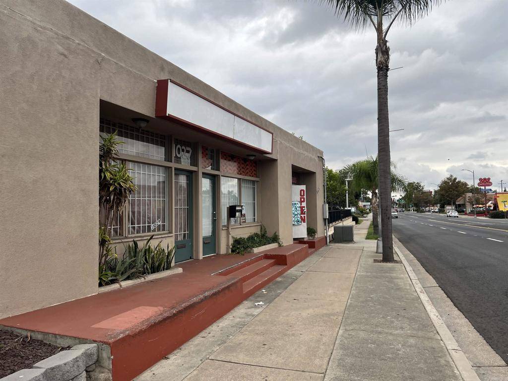 Escondido, CA 92025,1025 E Valley Pkwy