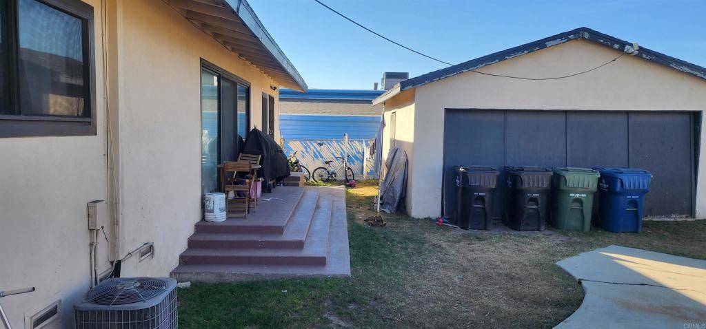 Inglewood, CA 90303,3703 W 105th ST