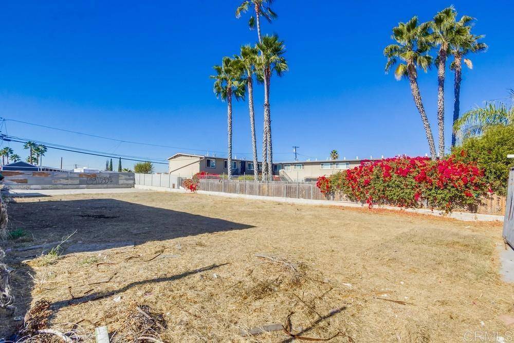 Spring Valley, CA 91977,852 Grand AVE