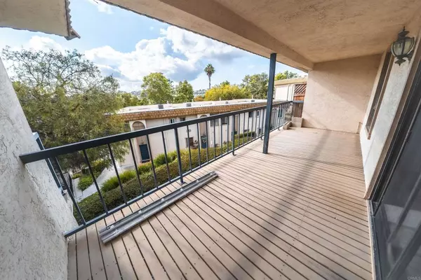 Carlsbad, CA 92009,2374 caringa #B