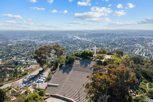 La Mesa, CA 91941,4824 Mount Helix Drive