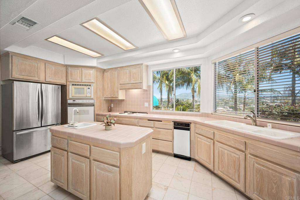 Bonita, CA 91902,1367 Corona
