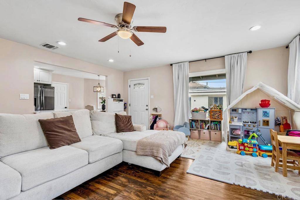 Spring Valley, CA 91977,821 Maria AVE