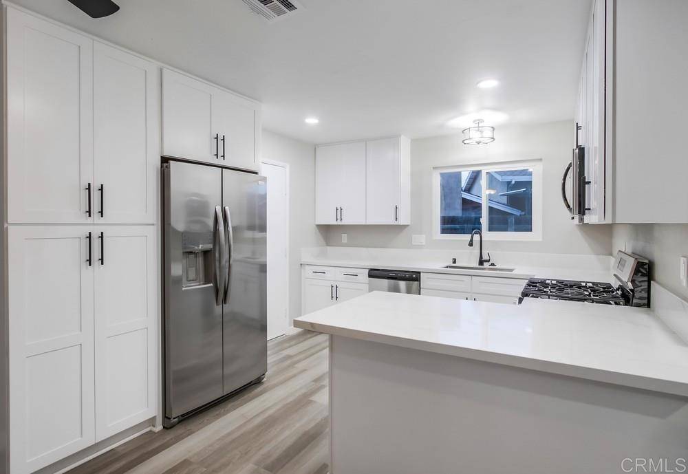 El Cajon, CA 92021,8043 Royal Gardens Court