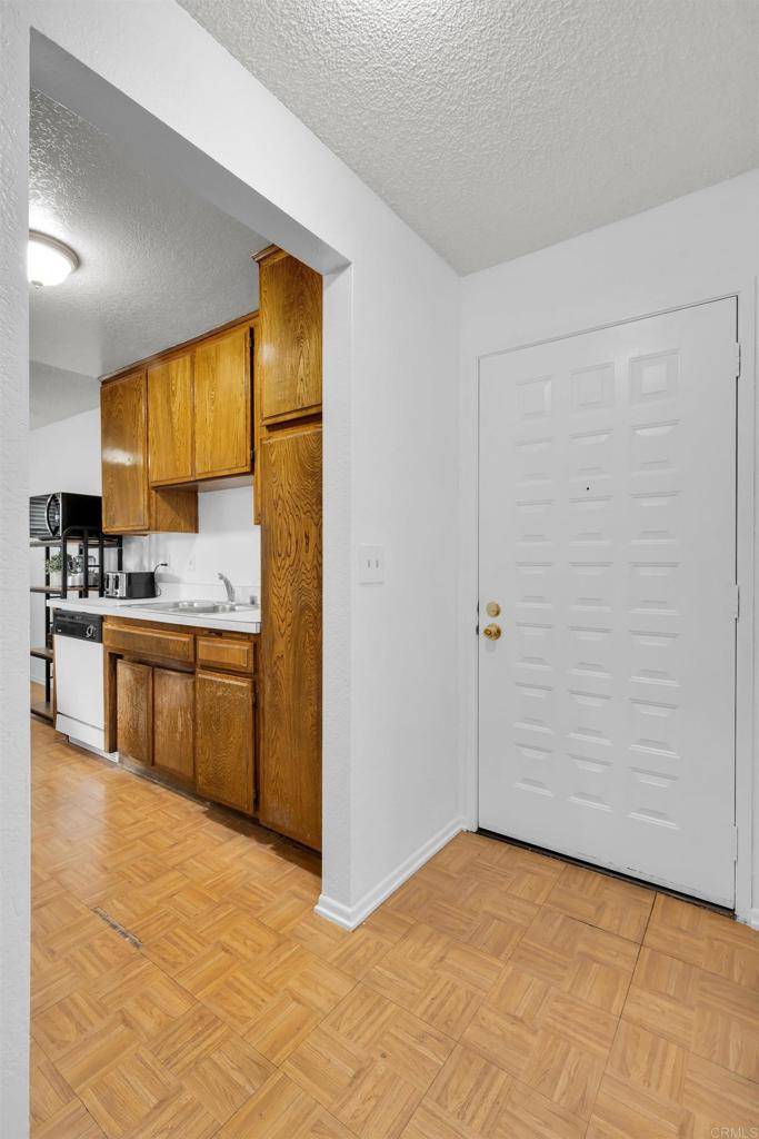 Van Nuys, CA 91405,7439 Woodman AVE #48