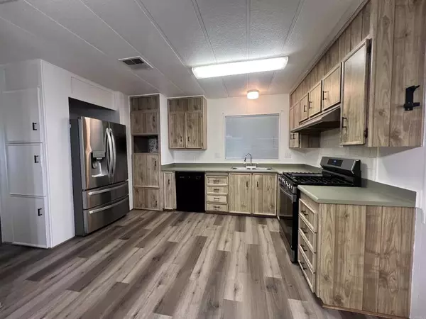 Hemet, CA 92543,575 S Lyon AVE #155