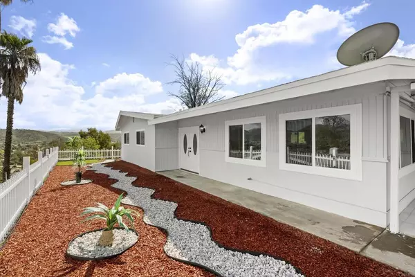12882 Castle Court Dr, Lakeside, CA 92040