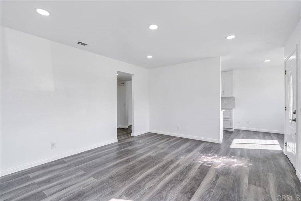 Oceanside, CA 92057,282 lustrosos ST