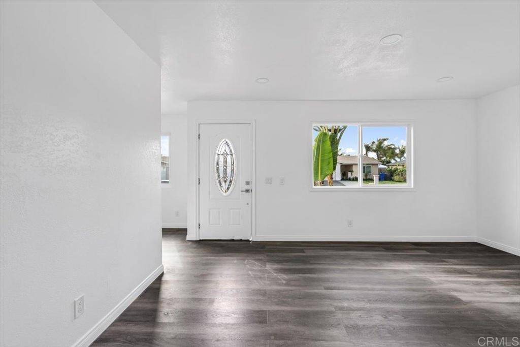 Oceanside, CA 92057,282 lustrosos ST