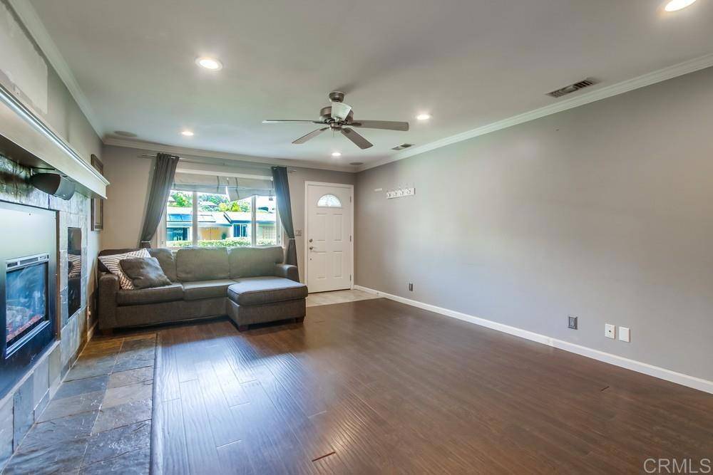Poway, CA 92064,13522 Utopia RD