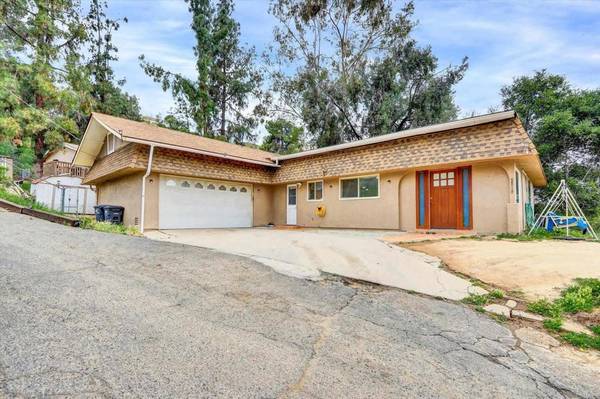 9518 Cypress St, Lakeside, CA 92040