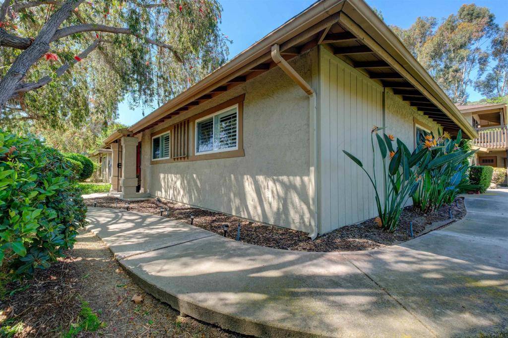 Santee, CA 92071,8942 Fletcher Valley Dr