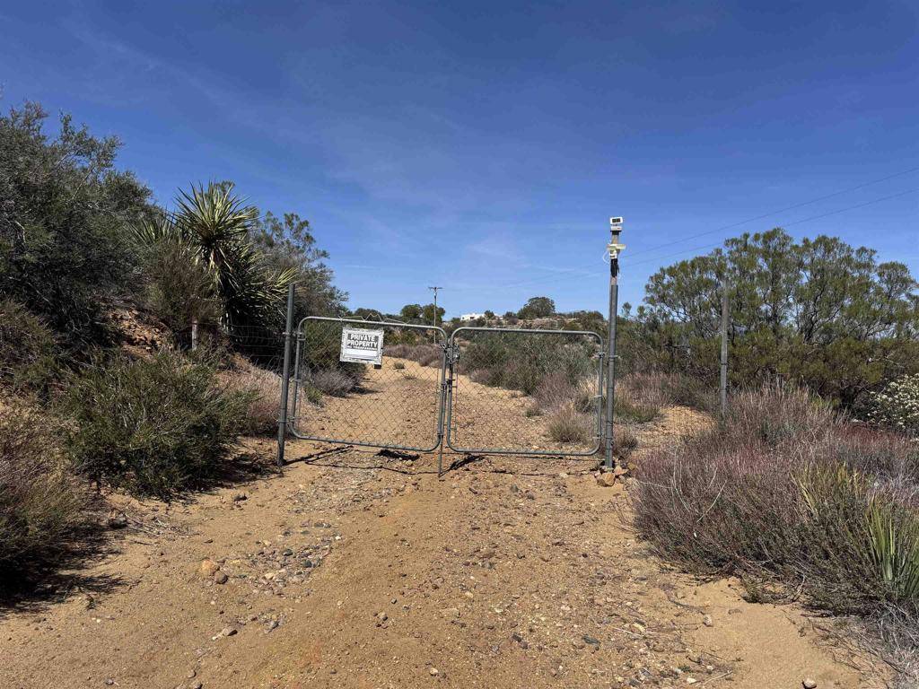 Anza, CA 92539,60770 Rim Rock RD
