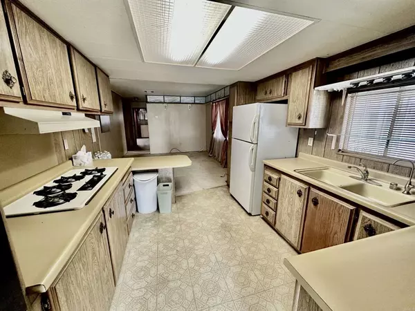 Santee, CA 92071,8301 Mission Gorge RD #208