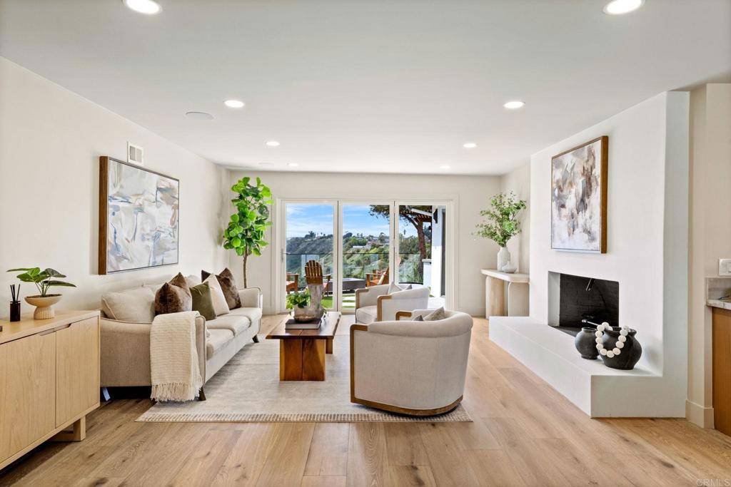 Del Cerro, CA 92120,5680 Genoa Dr