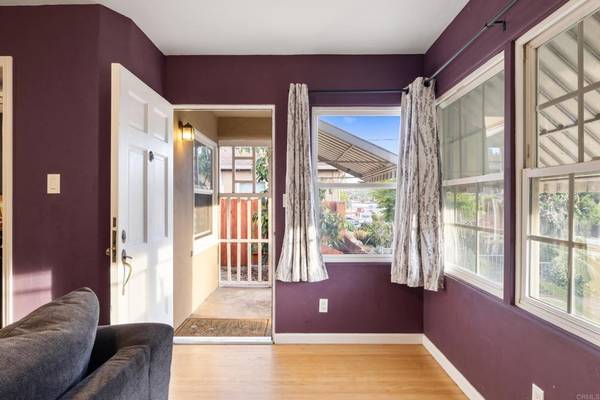 La Mesa, CA 91942,4561 Parks AVE