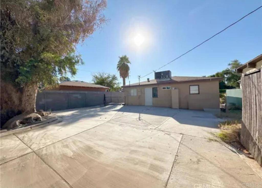 Needles, CA 92363,517 Palm Way