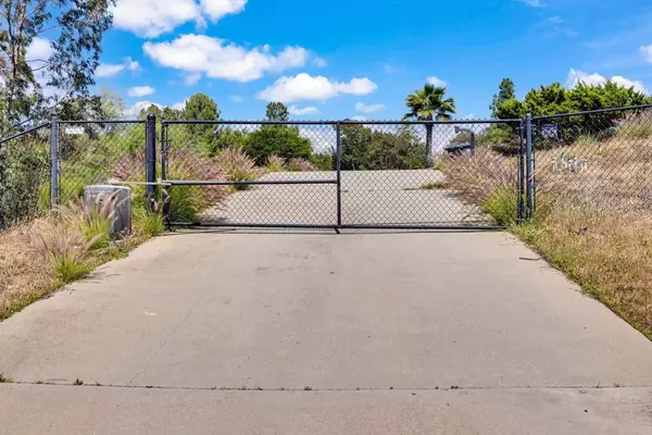 El Cajon, CA 92021,9878 Quail Canyon RD