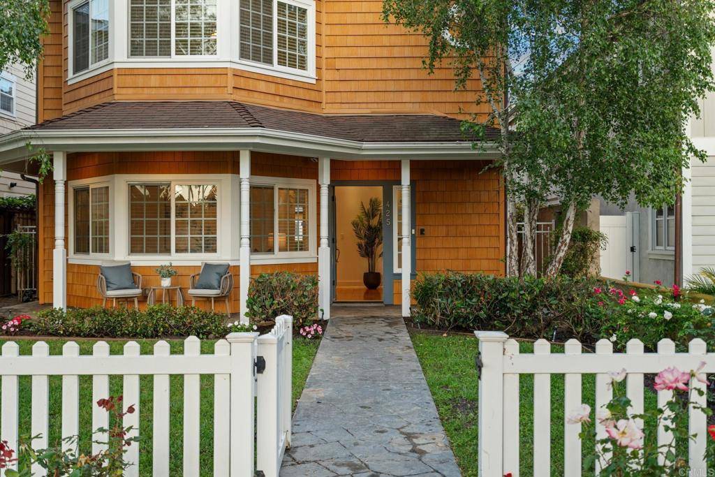 Coronado, CA 92118,425 Alameda BLVD