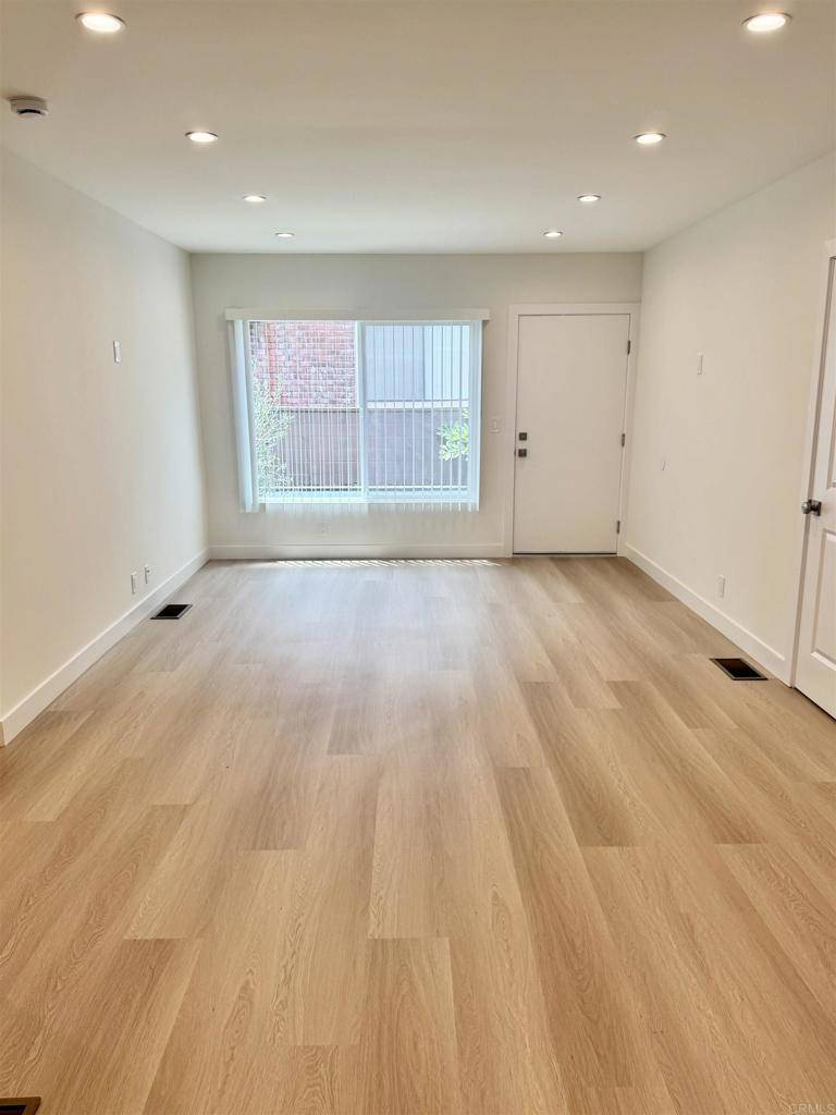 Glendale, CA 91202,1235 N Brand BLVD #5