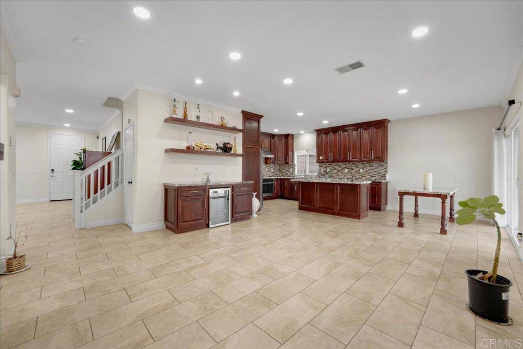 San Marcos, CA 92069,858 Via Barquero