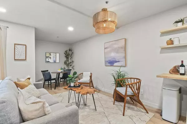 La Mesa, CA 91942,5377 Lake Murray BLVD