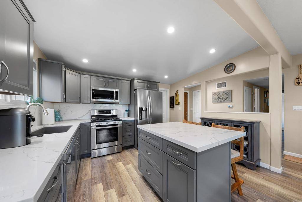 La Mesa, CA 91942,5680 Wendi ST