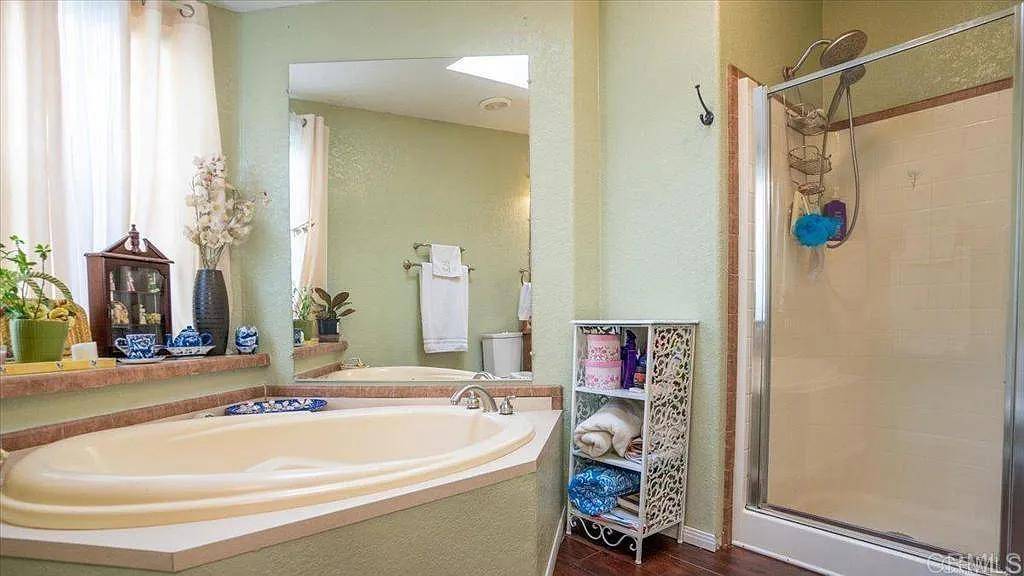 El Cajon, CA 92021,12970 Highway 8 Business SPC 17
