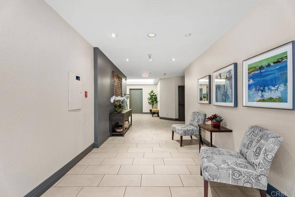 Newport Beach, CA 92663,270 Cagney Ln #315