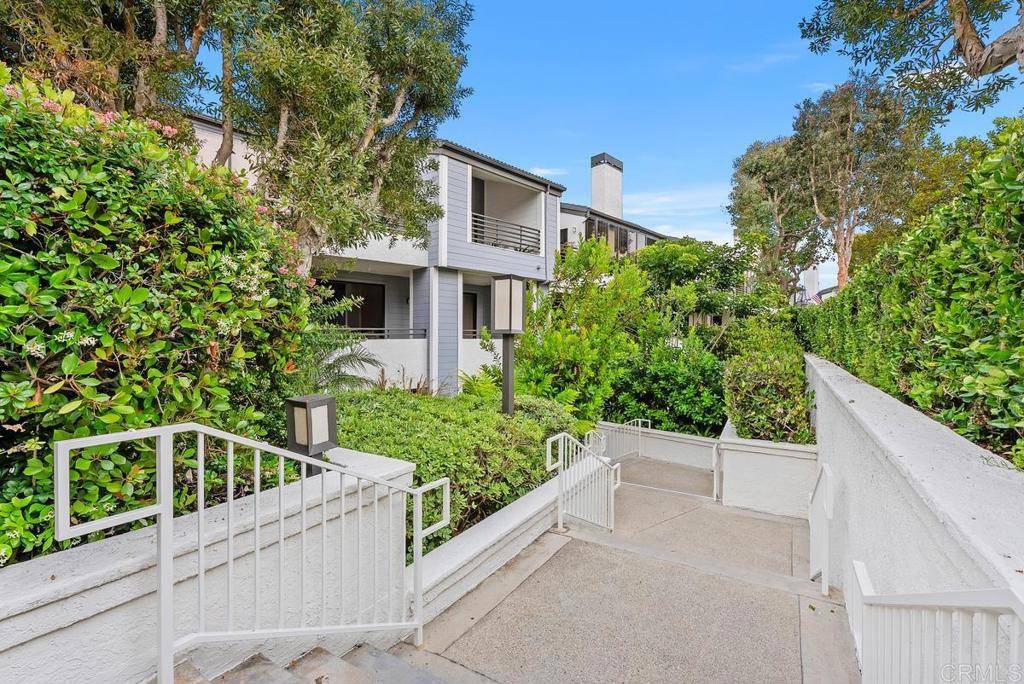Newport Beach, CA 92663,270 Cagney Ln #315