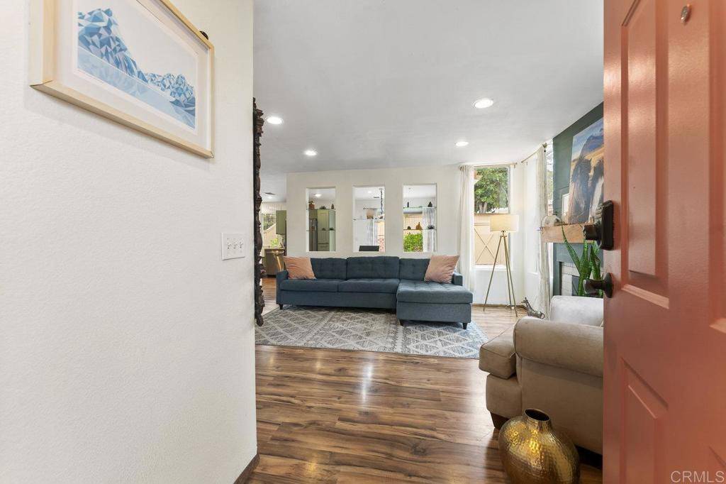 Santee, CA 92071,305 Cobblestone PL