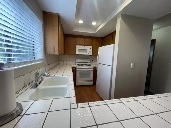 Coronado, CA 92118,567 F AVE