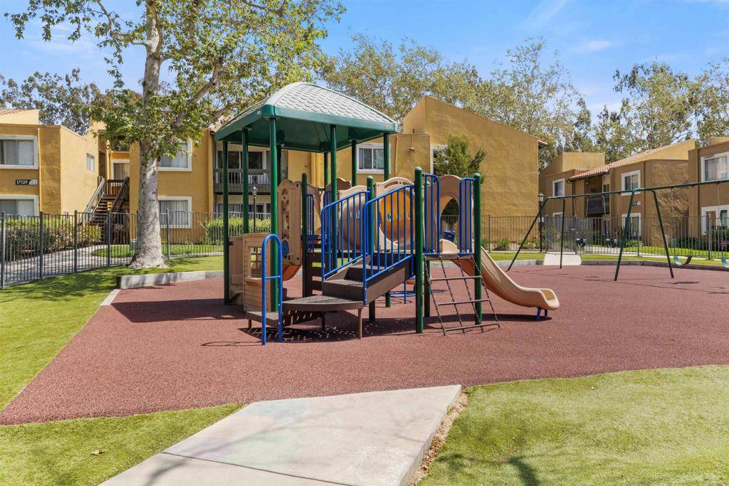 San Diego, CA 92127,17119 W Bernardo DR #105