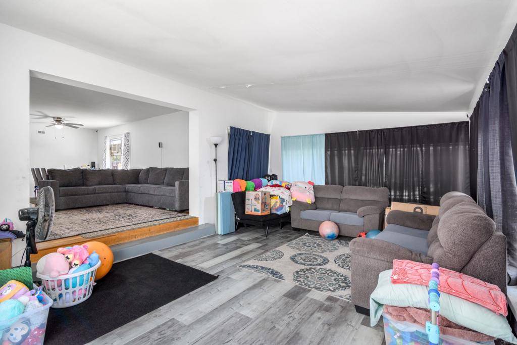 San Diego, CA 92123,2854 Greyling DR