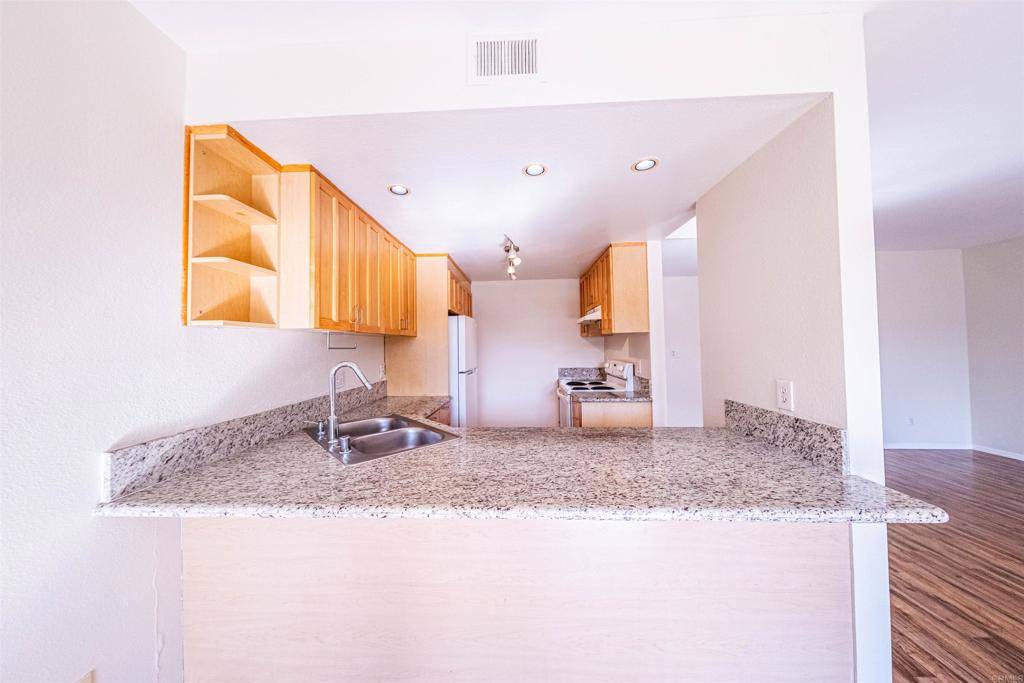 Carlsbad, CA 92009,2374 caringa #b