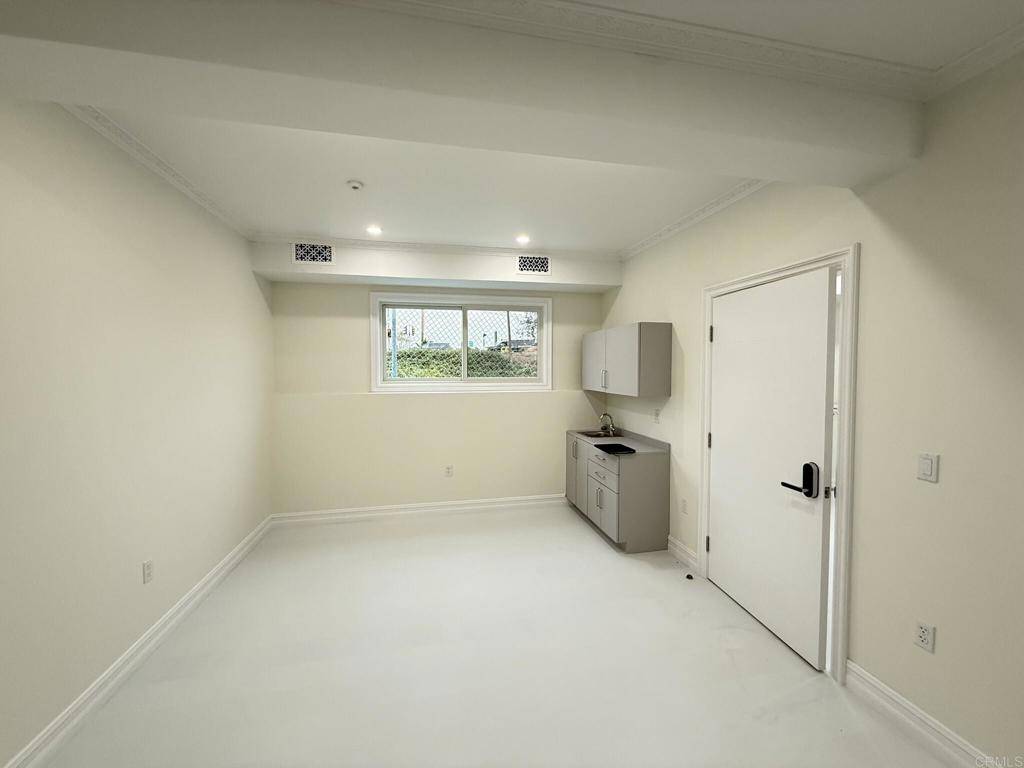 La Mesa, CA 91942,5200 Lake Murray BLVD #2