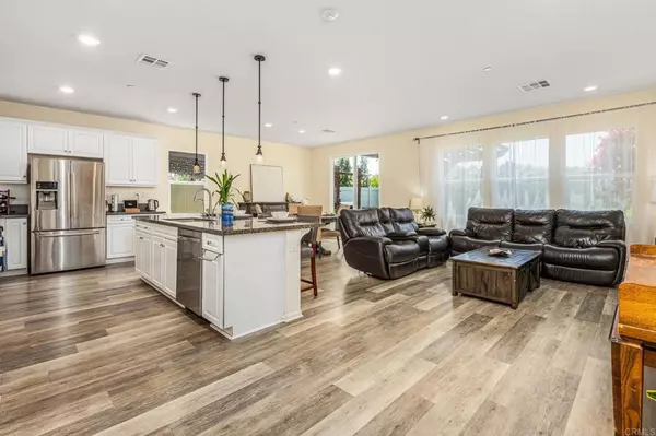 San Diego, CA 92139,2910 Lucia Jade LOOP