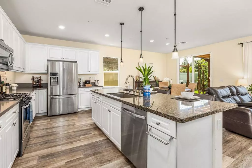 San Diego, CA 92139,2910 Lucia Jade LOOP