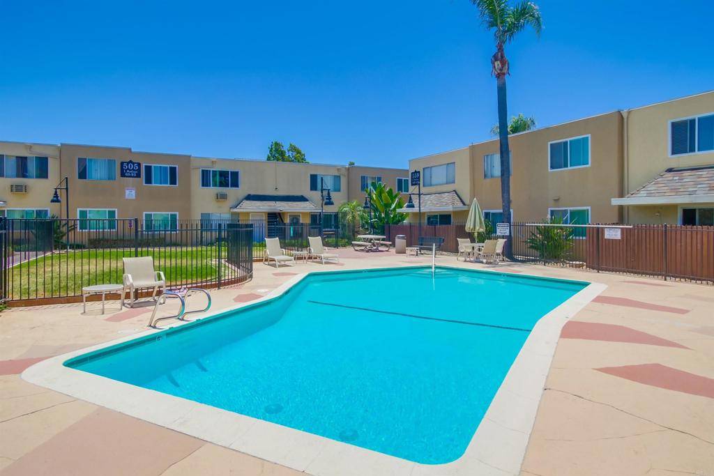 El Cajon, CA 92020,527 E Madison Ave #95