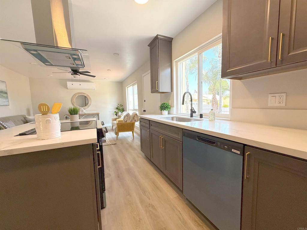 Santee, CA 92071,9944 Donner ST
