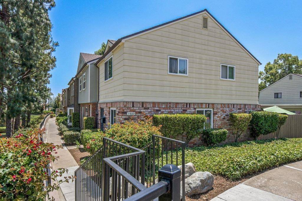 El Cajon, CA 92021,11923 Royal rd #E