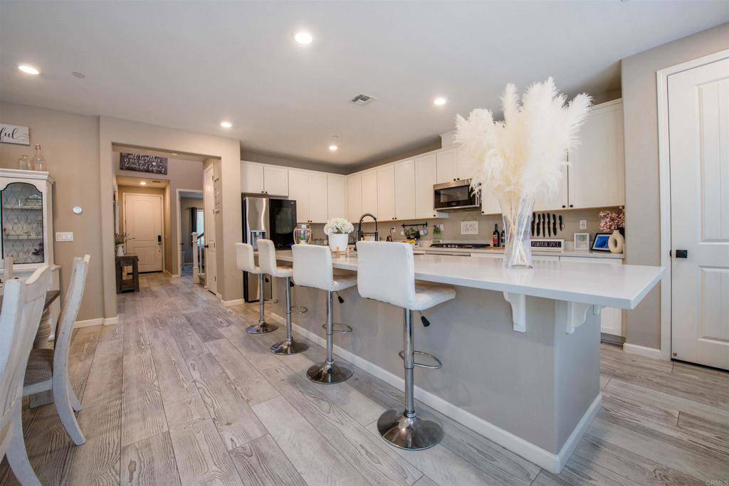 Rohnert Park, CA 94928,5132 Kevin Place