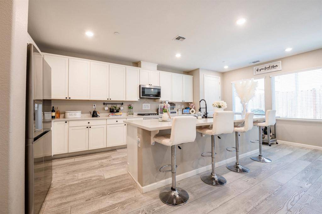 Rohnert Park, CA 94928,5132 Kevin Place