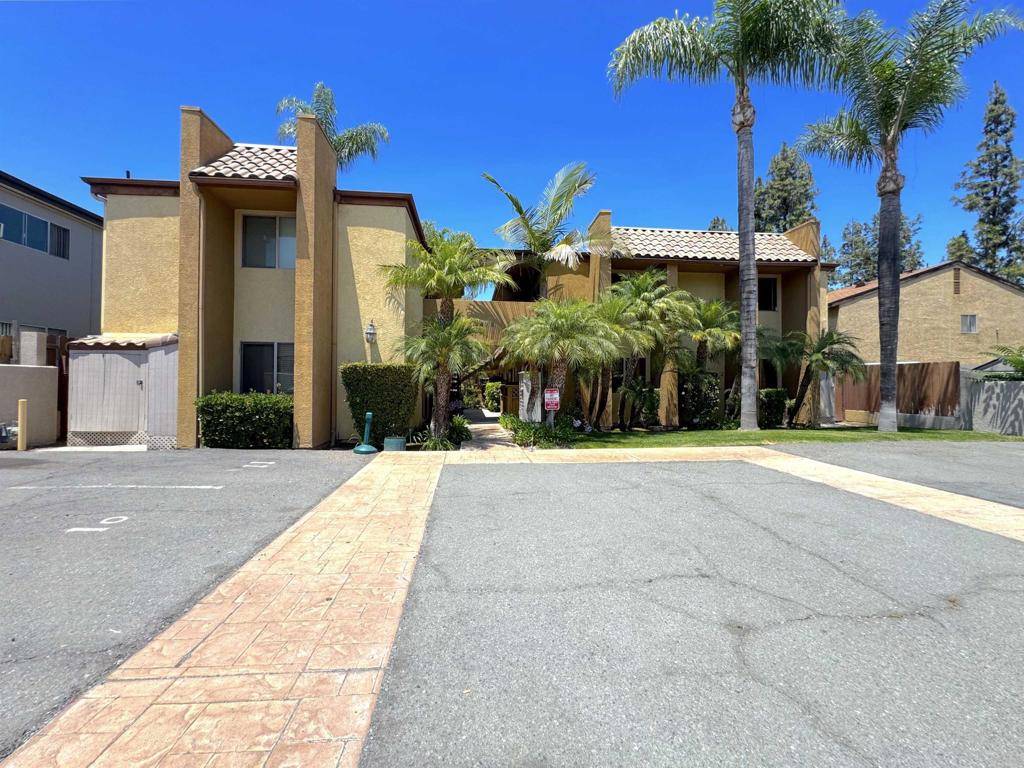 El Cajon, CA 92020,472 Graves AVE #12